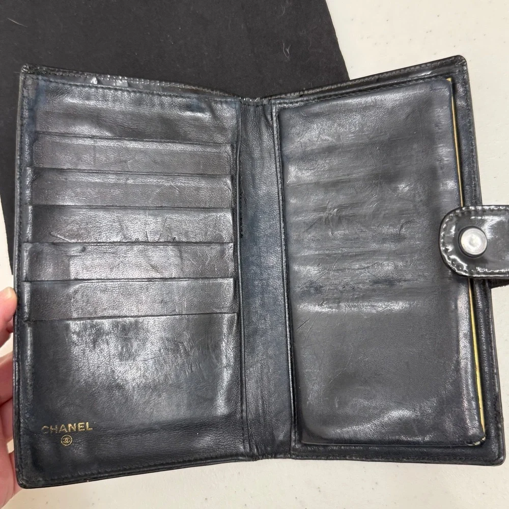 CHANEL Patent Leather Long wallet Black Gorgeous